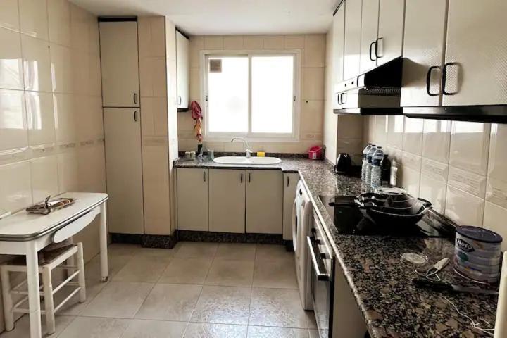 Comfortable Room - Habitacion Acogedora Valencia Bagian luar foto